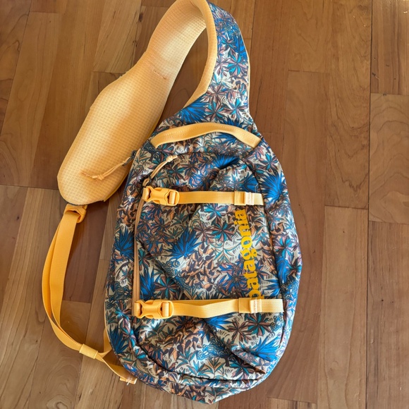 Patagonia Atom Sling Bag 8L in Saffron Yellow - Picture 3 of 11